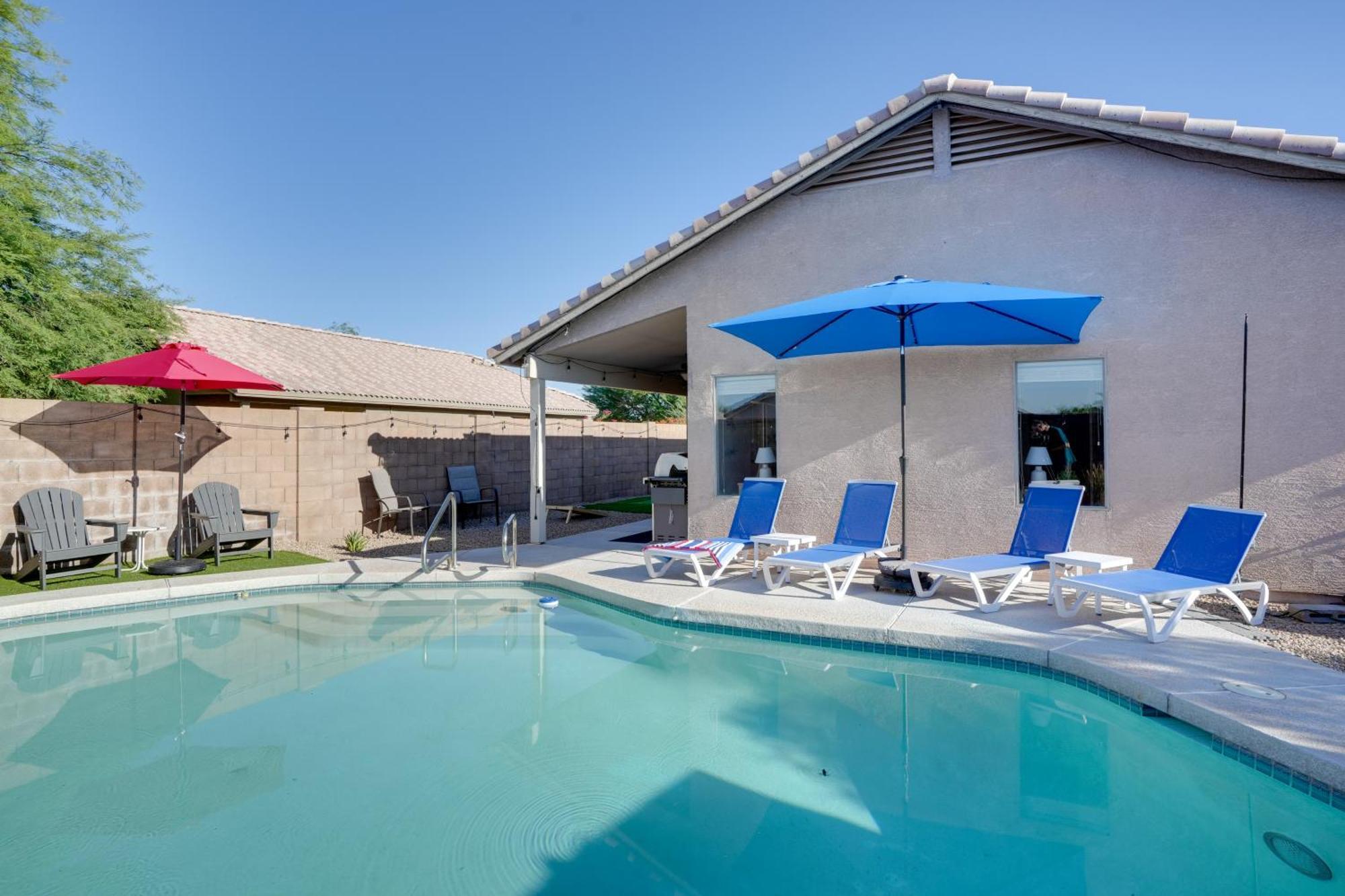 Sunny Surprise Getaway With Private Yard And Pool Villa ภายนอก รูปภาพ
